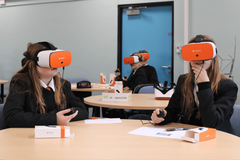 Pupils journey back in time to the Globe Theatre with VR!