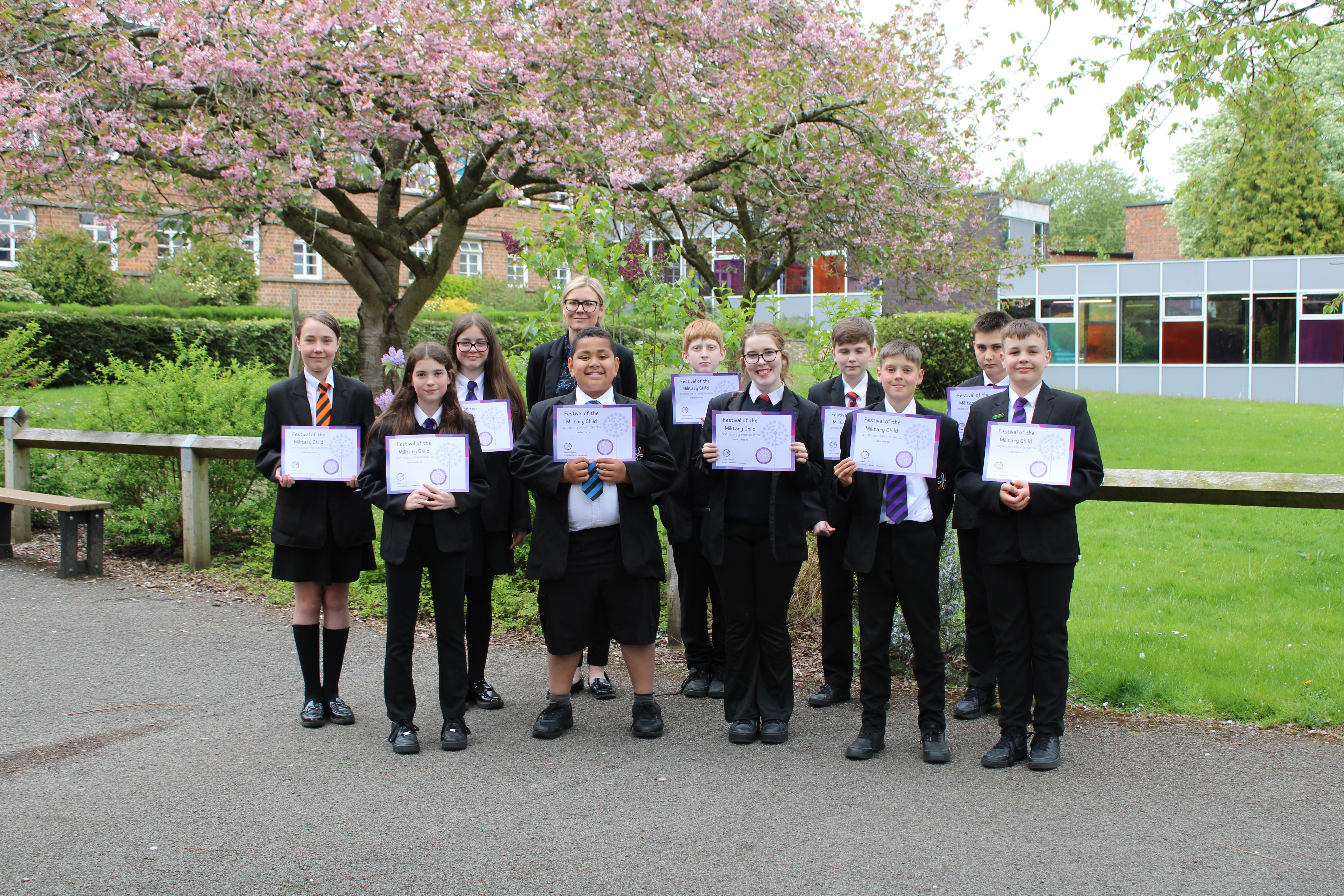 Pupils Receive Certificates for their Participation in the Festival of the Military Child 💜