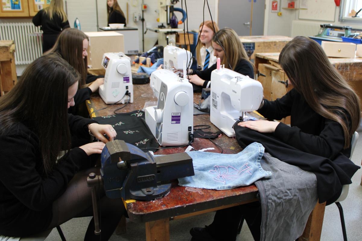 Sustainable Style in Year 10 Fashion & Textiles 🧵