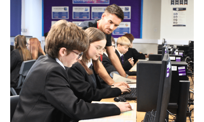 Codebreakers in the Making: Pupils Tackle 'Operation Enigma' 🕵️‍♂️💻 