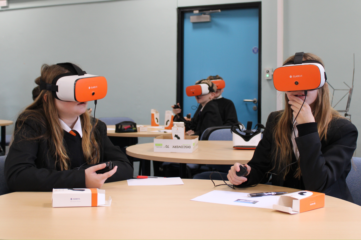 Pupils journey back in time to the Globe Theatre with VR!