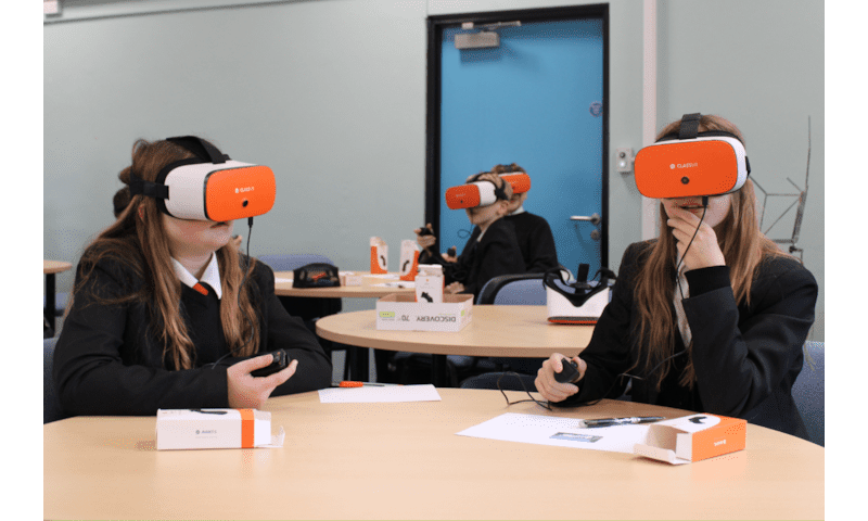 Pupils journey back in time to the Globe Theatre with VR!