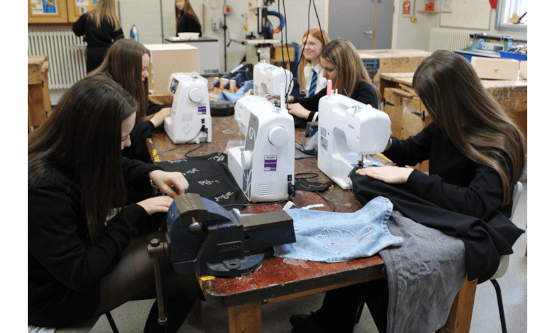 Sustainable Style in Year 10 Fashion & Textiles 🧵